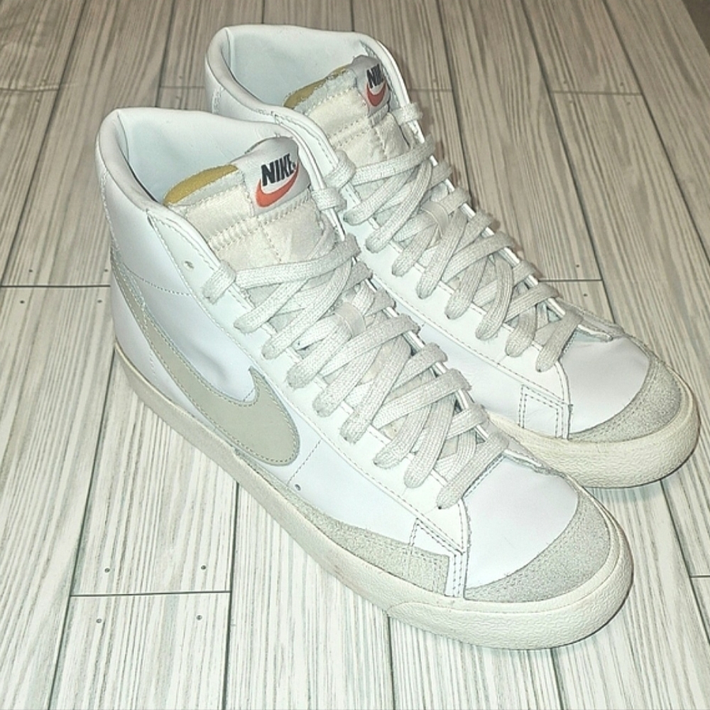 Nike Men's Blazer Mid '77 Vintage White Sneaker | Size 9